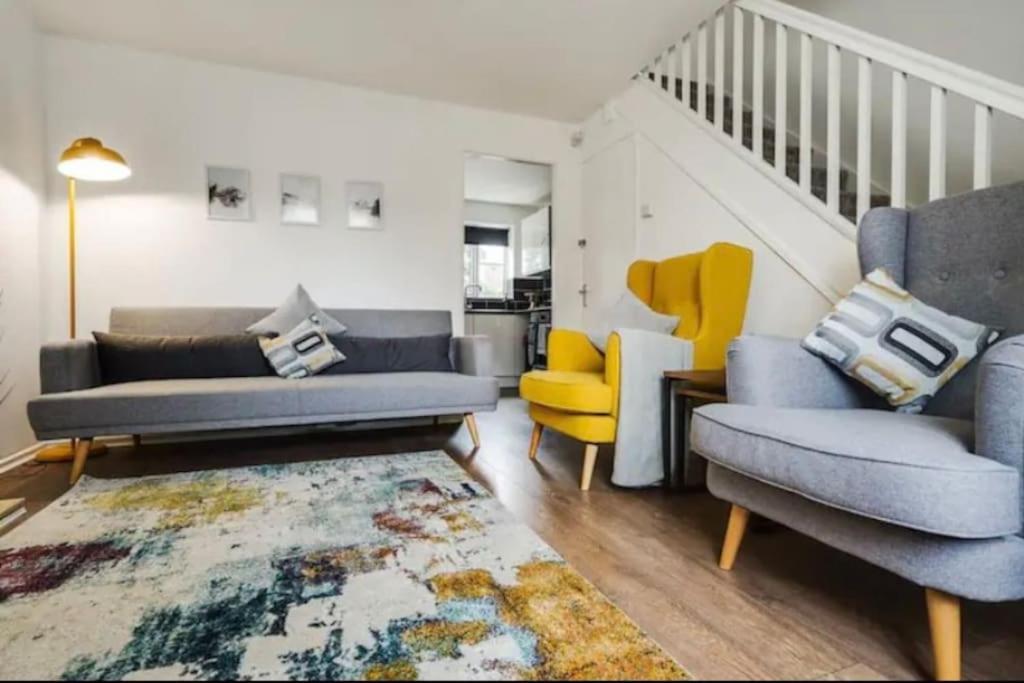 New Build House Near Trafford Centre With Drive マンチェスター エクステリア 写真