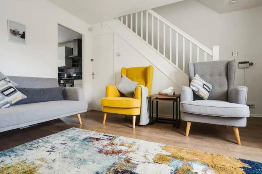 New Build House Near Trafford Centre With Drive マンチェスター エクステリア 写真