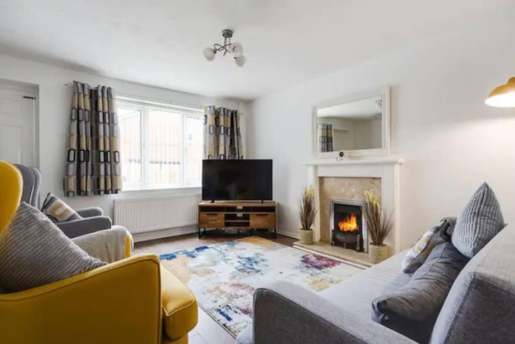 New Build House Near Trafford Centre With Drive マンチェスター エクステリア 写真